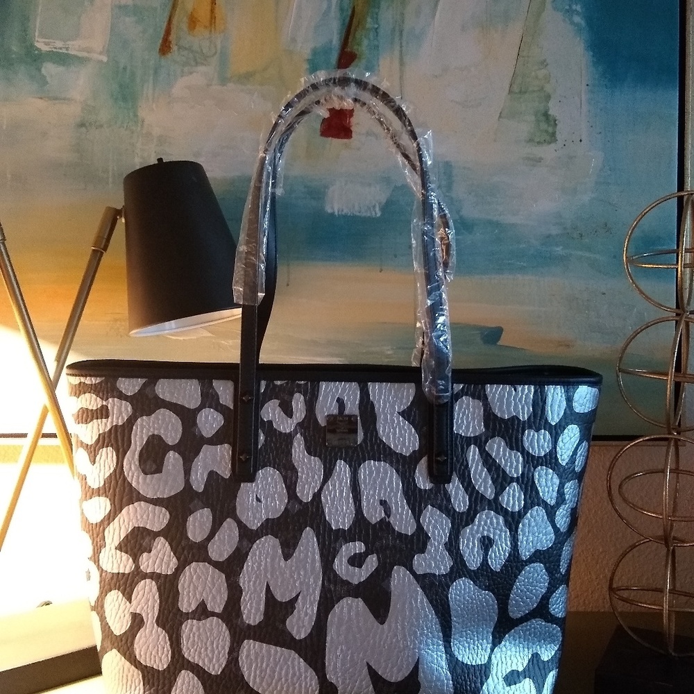 MCM tote w/ matching wristlet